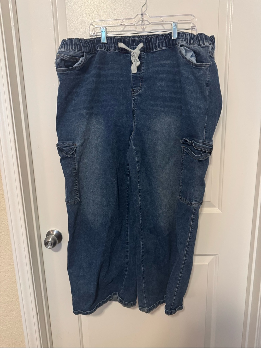 Women’s Casual wide leg Cargo Denim jeans -size 24 BloomChic